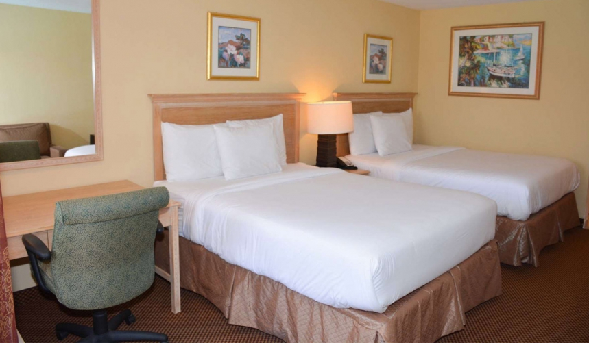 /hotelphotos/thumb-860x501-152090-Baymont Inn Unvrsl DB Room 1.jpg